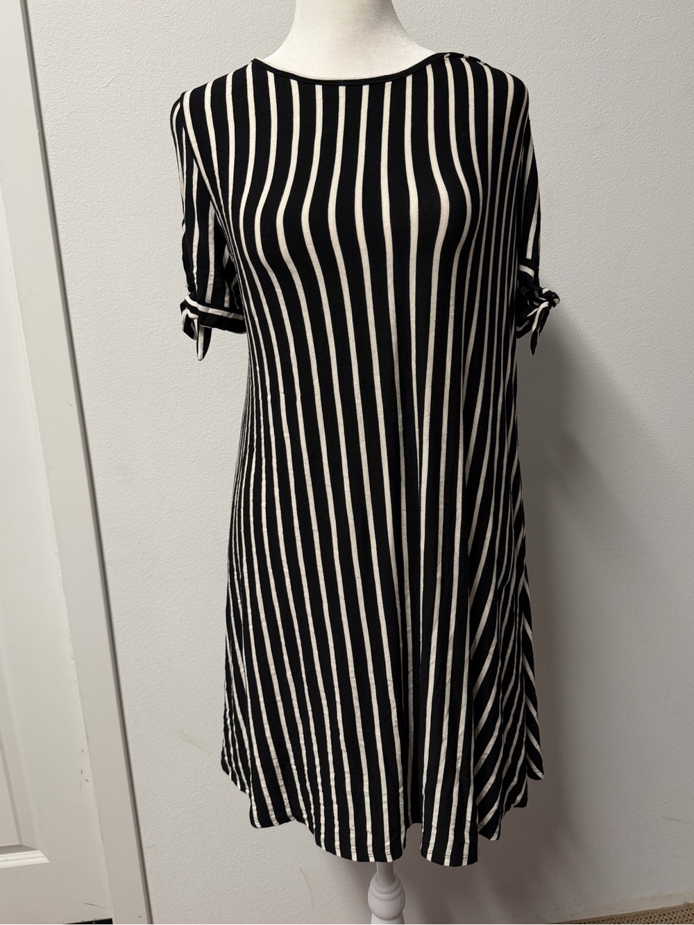 VIBE Sportswear Black & White Striped Swing Dress XL Tie Sleeve Casual Dress NWT